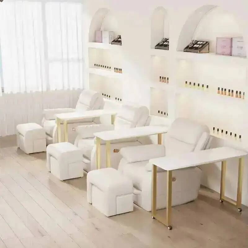 Stoliki do manicure z perfumam – Makeup Beauty Lounge recenzja i cena